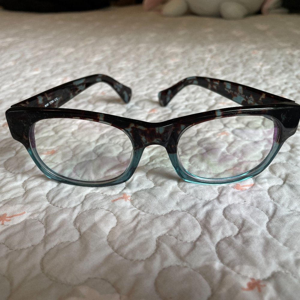 NW 77th NWT Designer Eye Glasses - new, never been worn, with their funky case.
